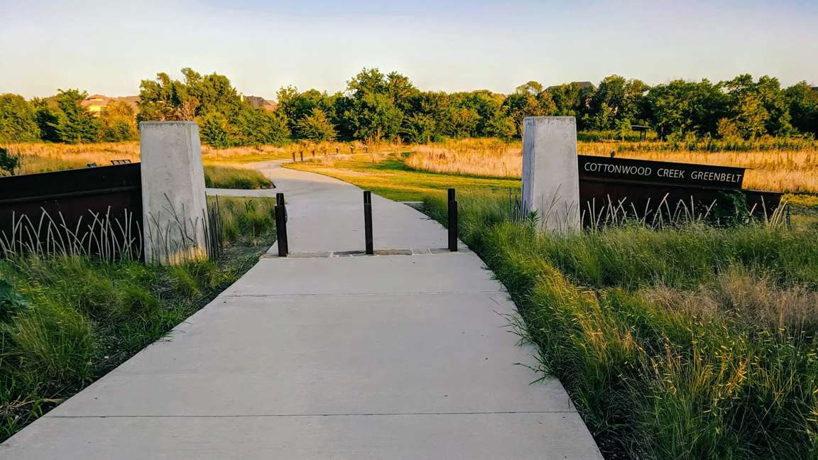 Cottonwood Creek Greenbelt trail in Frisco, TX